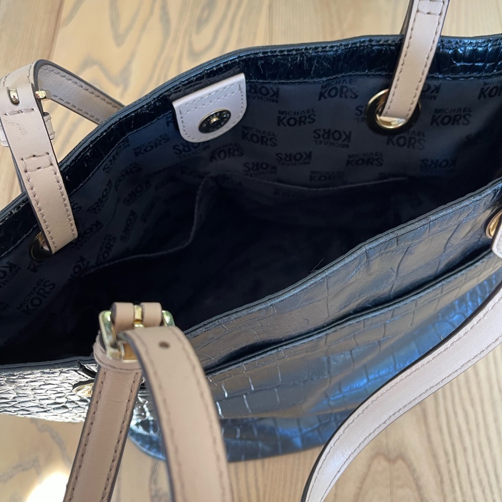 Michael Kors Tote Bag - Picture 3 of 5